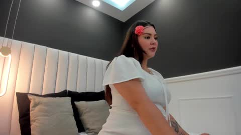 Snapshot of mia_blumm_ chatting on 03.07.25 Mia online show from 03.07.25