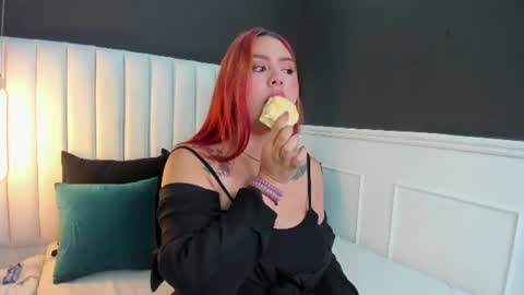 Snapshot of mia_blumm_ chatting on 06.26.26 Mia online show from 06.26.26