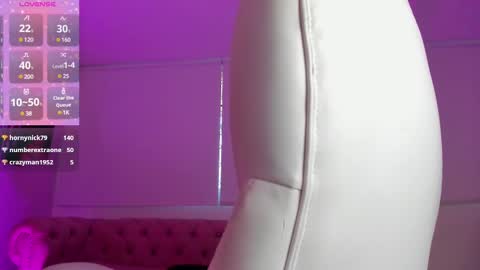 Snapshot of mia_bonneett chatting on 02.20.25   online show from 02.20.25