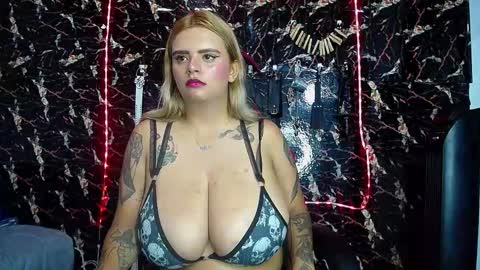 Snapshot of mia_boobs_19 chatting on 10.30.25 mia Independent model Thanks to everyone for your support online show from 10.30.25