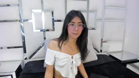 mia_clark18 online show from 10.15.25