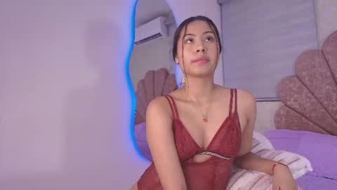 Snapshot of mia_collenss chatting on 07.17.26 Mia online show from 07.17.26