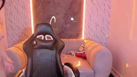 mia_collins_b online show from 11.14.25