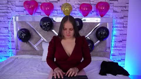 Snapshot of mia_collinxx chatting on 01.12.26 MIA online show from 01.12.26