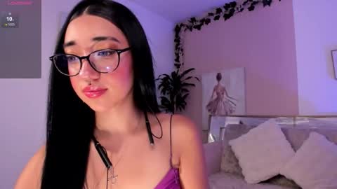 mia_corner online show from 11.28.25