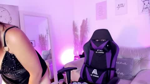 mia_corner online show from 04.14.26