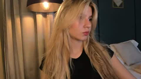 Snapshot of mia_curry chatting on 06.17.26 M I A online show from 06.17.26