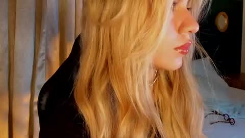 Snapshot of mia_curry chatting on 06.24.26 M I A online show from 06.24.26
