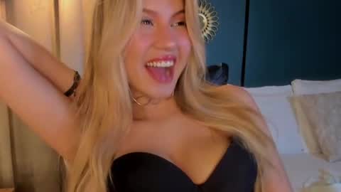 Snapshot of mia_curry chatting on 06.30.26 M I A online show from 06.30.26