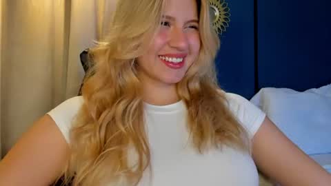 Snapshot of mia_curry chatting on 07.16.26 M I A online show from 07.16.26