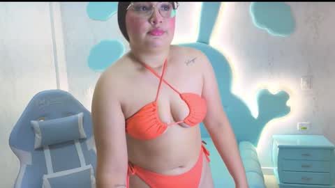 Mia Cuttee online show from 10.13.25