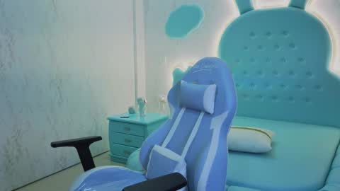 Mia Cuttee online show from 10.30.25