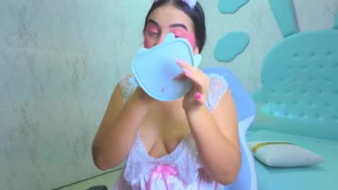 Mia Cuttee online show from 11.24.25