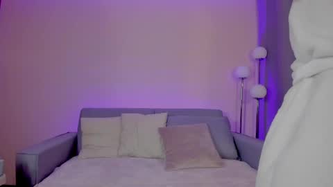 Sarah Luna online show from 04.17.26