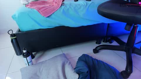 Mia online show from 02.25.25