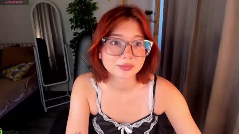 Snapshot of mia_e1fie chatting on 06.30.26 mia_e1fie online show from 06.30.26