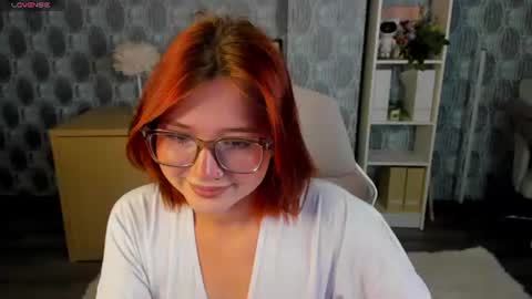Snapshot of mia_e1fie chatting on 08.03.26 mia_e1fie online show from 08.03.26