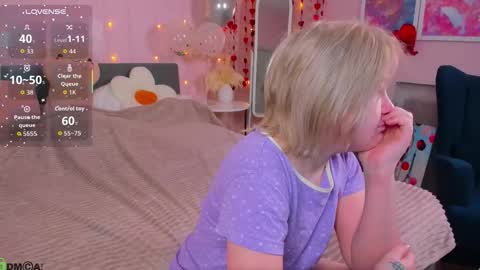 Snapshot of mia_ferd chatting on 02.25.26 Mia online show from 02.25.26