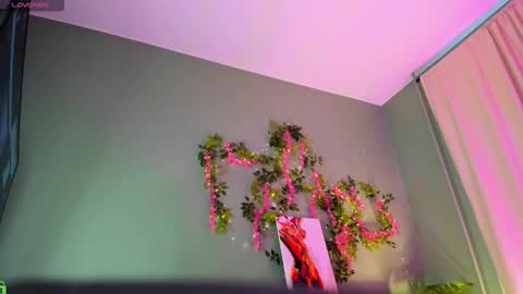 Mia online show from 03.17.26