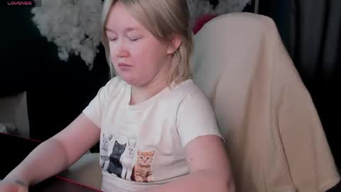 Mia online show from 04.26.26