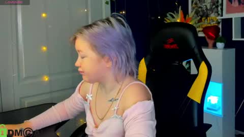 Snapshot of mia_ferd chatting on 05.21.26 Mia online show from 05.21.26