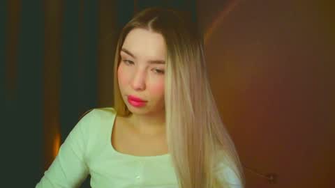 Mia online show from 01.07.25