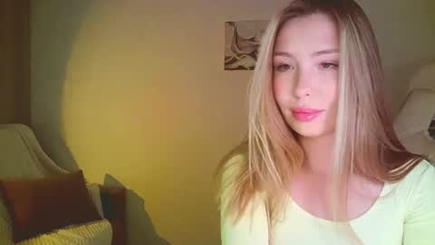 Snapshot of mia_fleur_ chatting on 07.17.26 Mia online show from 07.17.26
