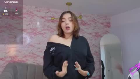 Snapshot of mia_foster_t chatting on 02.19.26 Mia online show from 02.19.26