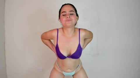 Snapshot of mia_hansper chatting on 01.28.25 Mia online show from 01.28.25