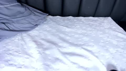  I am Mia  online show from 02.17.25