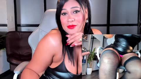Snapshot of mia_hotwife chatting on 01.04.25 Mia.... Nice to meet you thumb up me please its important online show from 01.04.25