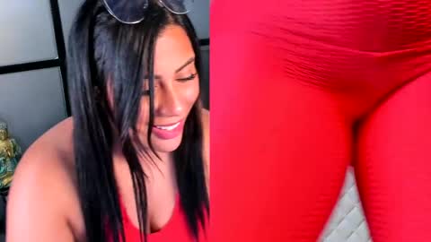 Snapshot of mia_hotwife chatting on 03.11.25 Mia.... Nice to meet you thumb up me please its important online show from 03.11.25