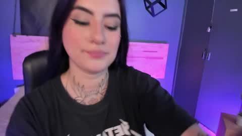 Snapshot of mia_jagger chatting on 12.19.24 Val  online show from 12.19.24