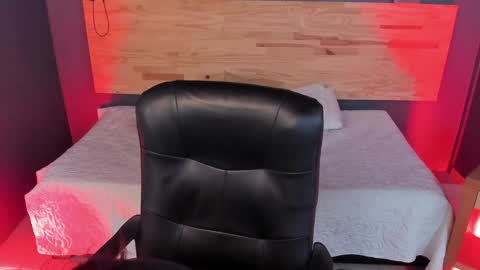 Snapshot of mia_jagger chatting on 12.26.24 Val  online show from 12.26.24