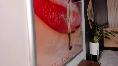 Snapshot of mia_jagger chatting on 09.10.25 Val  online show from 09.10.25