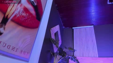 Snapshot of mia_jagger chatting on 10.05.25 Val  online show from 10.05.25