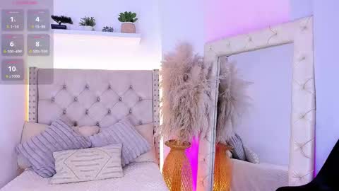 mia_juicy_ online show from 10.18.25