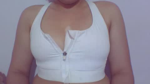 Snapshot of mia_k02 chatting on 04.26.26 Mia online show from 04.26.26