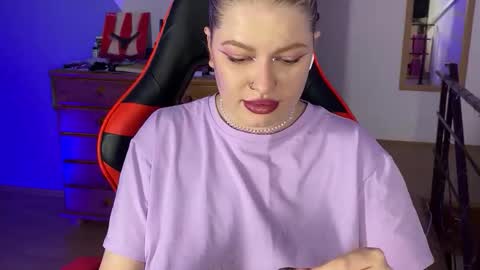 Mia online show from 10.13.25