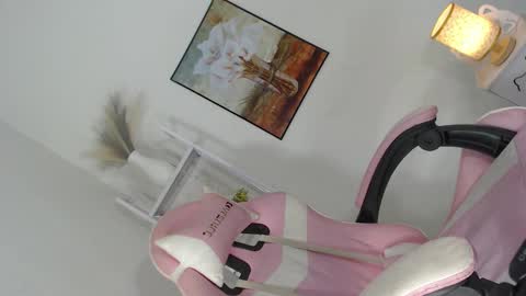 Snapshot of mia_kiss_lashes chatting on 02.25.26 Your Pretty Petite Mia online show from 02.25.26