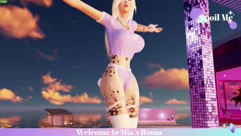 Snapshot of mia_lilah chatting on 04.15.26 Mia online show from 04.15.26