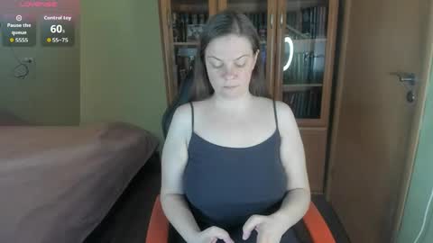 Snapshot of mia_lores chatting on 06.02.26 mia_lores online show from 06.02.26