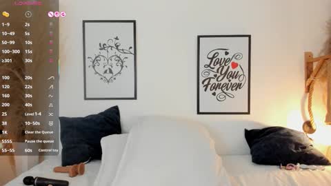 Mia online show from 10.22.25