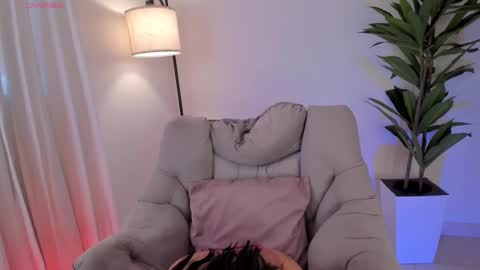 MIA LOVE   online show from 09.26.25