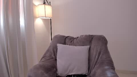 MIA LOVE   online show from 06.20.26