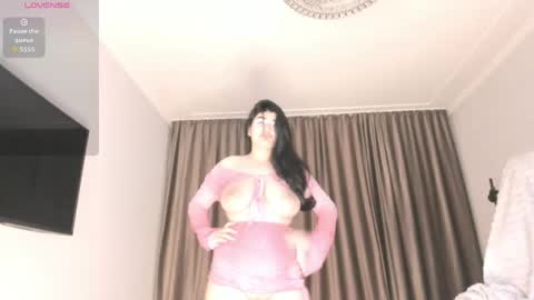 Snapshot of mia_lui chatting on 05.28.26 Mia 3 online show from 05.28.26