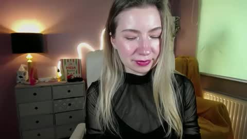 Mia online show from 03.12.25