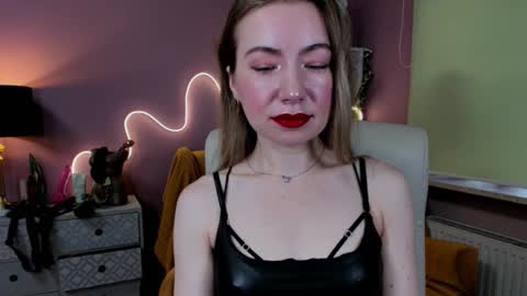 Mia online show from 09.25.25