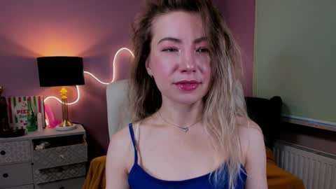 Mia online show from 11.21.25