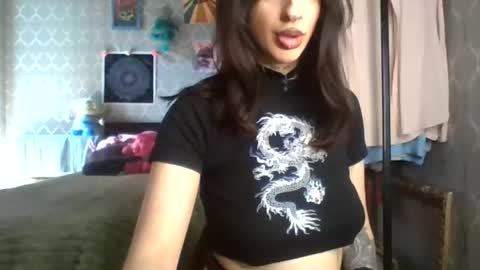 Snapshot of mia_meeeow chatting on 06.24.26 Mia online show from 06.24.26